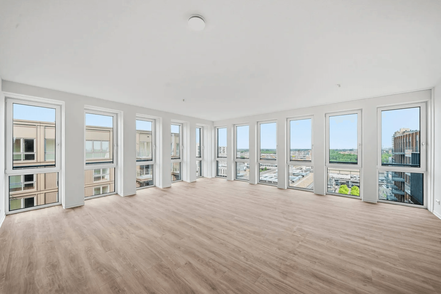 Appartement in Amsterdam met balkon en gemeubileerd interieur